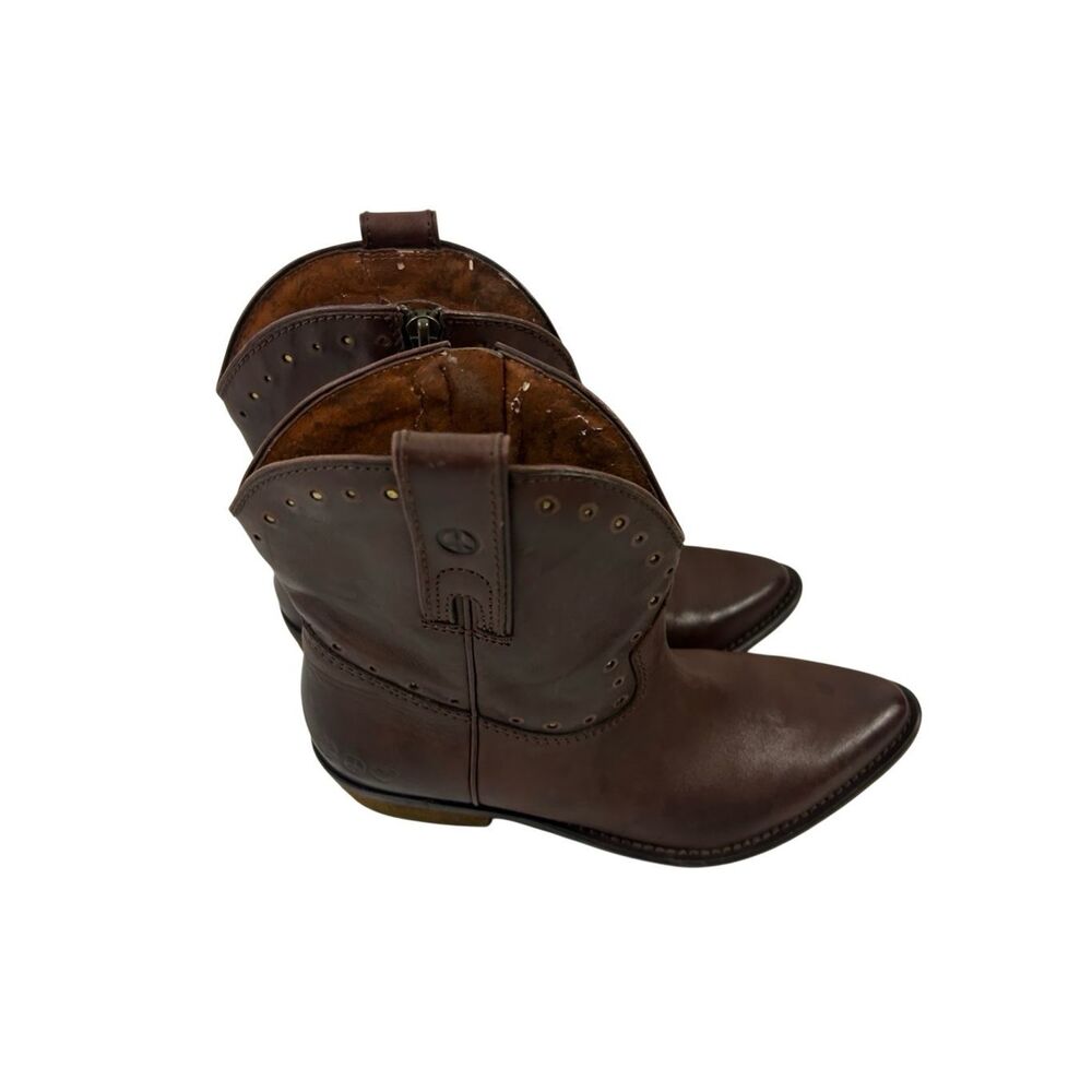 Lucky brand women’s‎ 8 ankle cowboy boots (peeling inside)
